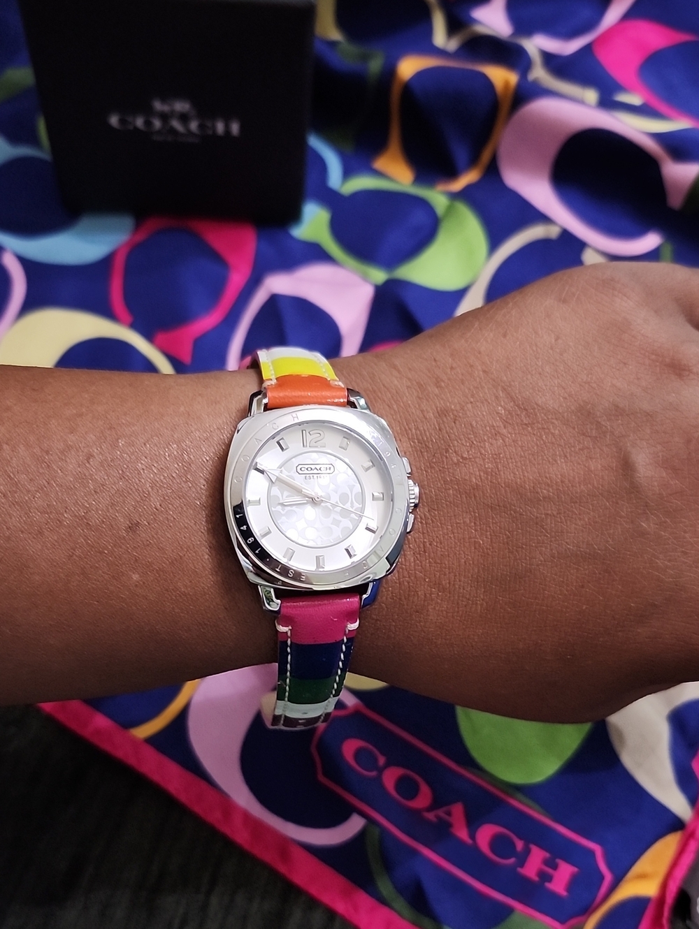 COACH Legacy Rainbow Leather Strap Watch -est.  26mm/15mm Strap W/box - Picture 10 of 10